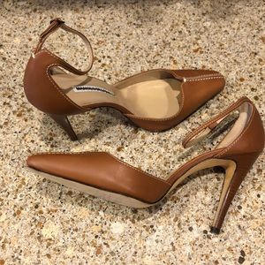 COPY - Manolo Blahnik Camel brown leather heels with ecru stitching 37